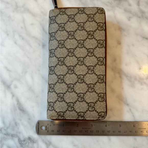 Gucci GG Supreme Tan Monogram Zip Around Wallet - Picture 2 of 12